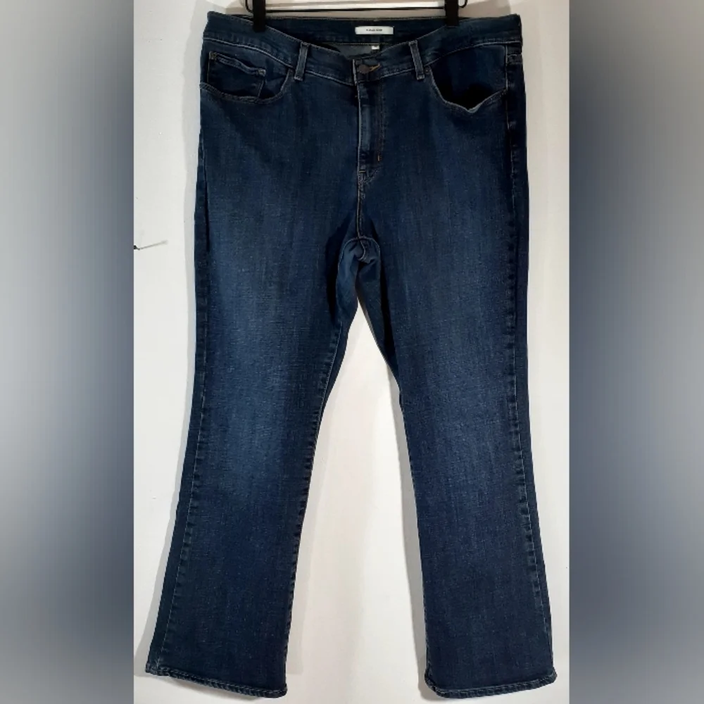 Levi Strauss & Co. Original Riveted Classic Boot blue jeans. 16S 33 x 30